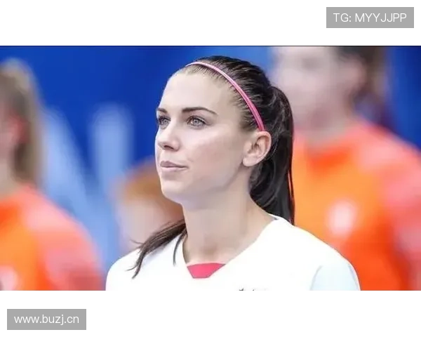 亚历克斯·摩根居然早上六点就开始画妆，跟赛场上拼命的模样差太多了吧？