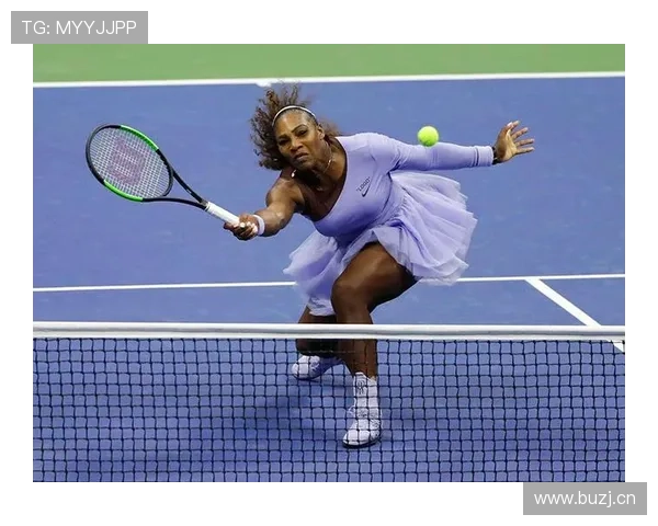 小威今天穿得像去派对，谁想到赛场上还能这么狂野？